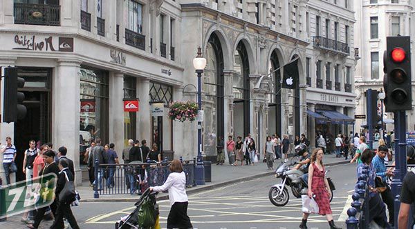 storeregentst03.jpg