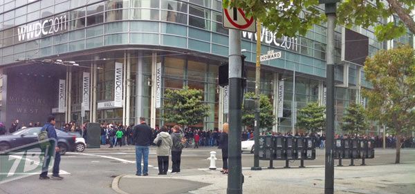 23-11210e_wwdc2011fila3.jpg